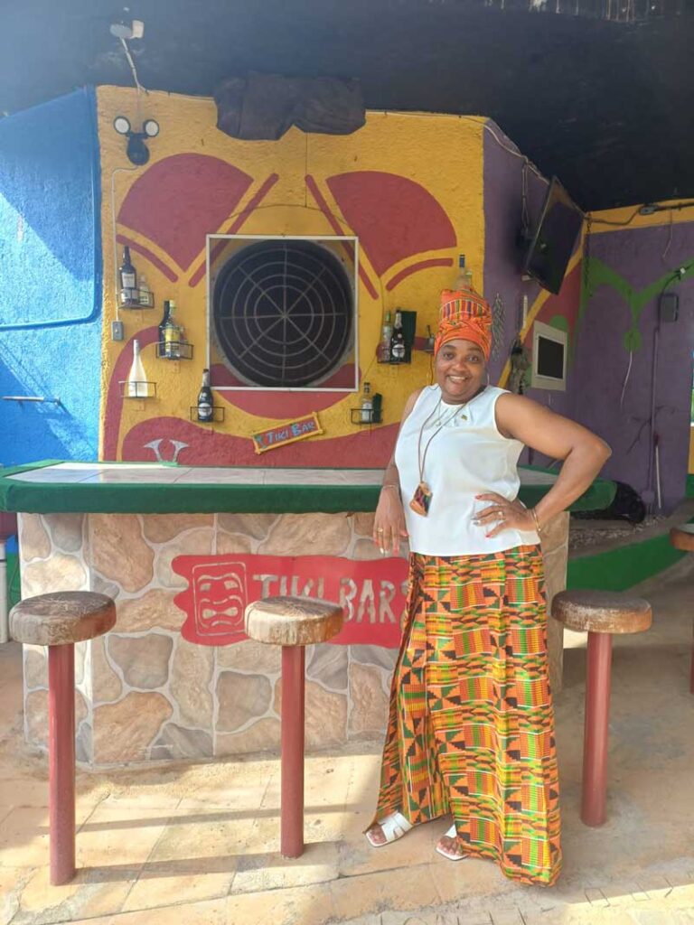 Anesiea at tiki bar ssunity club